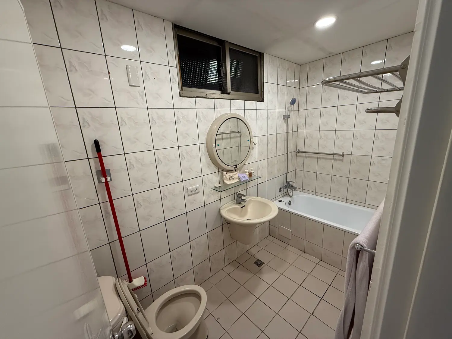 2 bedrooms apartment for rent in Songshan District, Taipei City | NT$ 30 000 | 13 ping slide 4