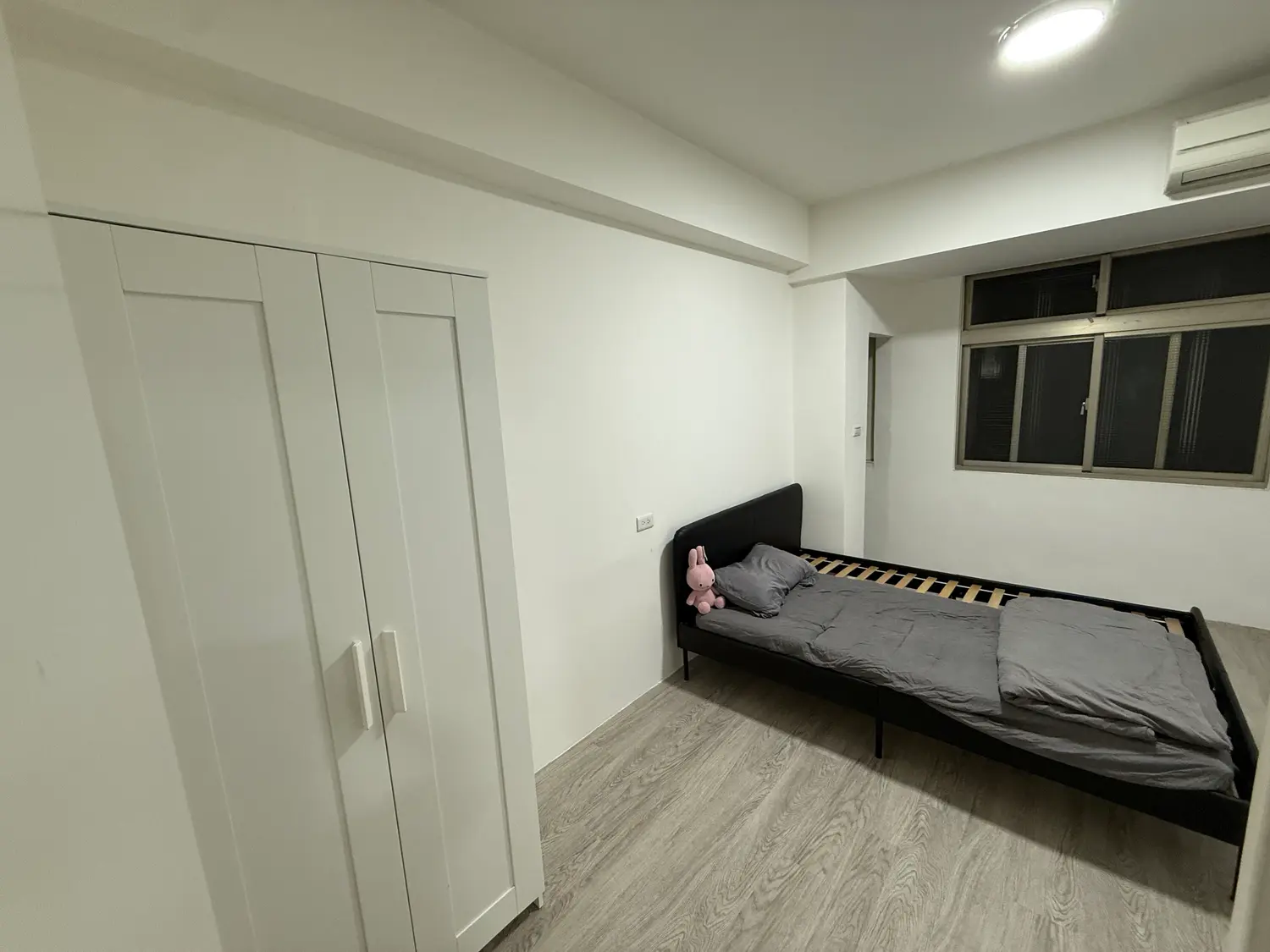 2 bedrooms apartment for rent in Songshan District, Taipei City | NT$ 30 000 | 13 ping slide 5