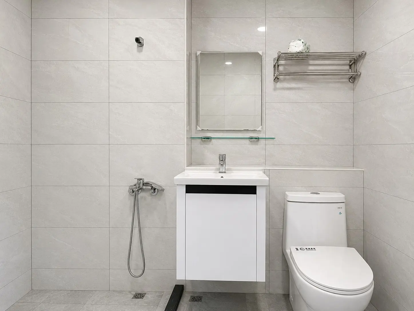 Room for rent in South District, Taichung City | NT$ 17 000 | 9 ping slide 1