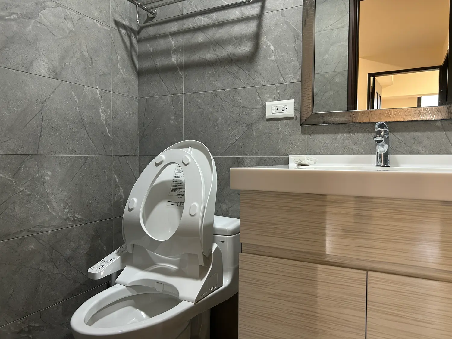 2 bedrooms apartment for rent TWD 20 000 - 16 ping - Luzhu District,Taoyuan City slide 5