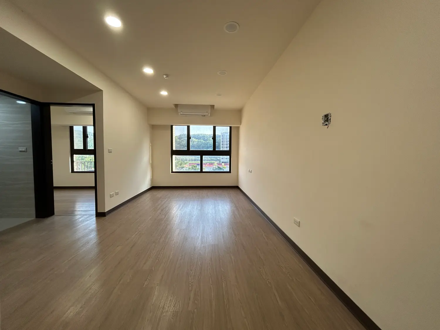 2 bedrooms apartment for rent TWD 20 000 - 16 ping - Luzhu District,Taoyuan City slide 0
