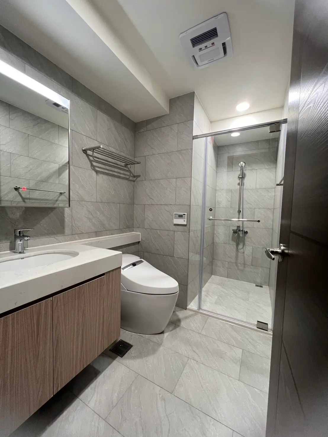 2 bedrooms apartment for rent in Wuqi District, Taichung City | NT$ 21 000 | 22 ping slide 3