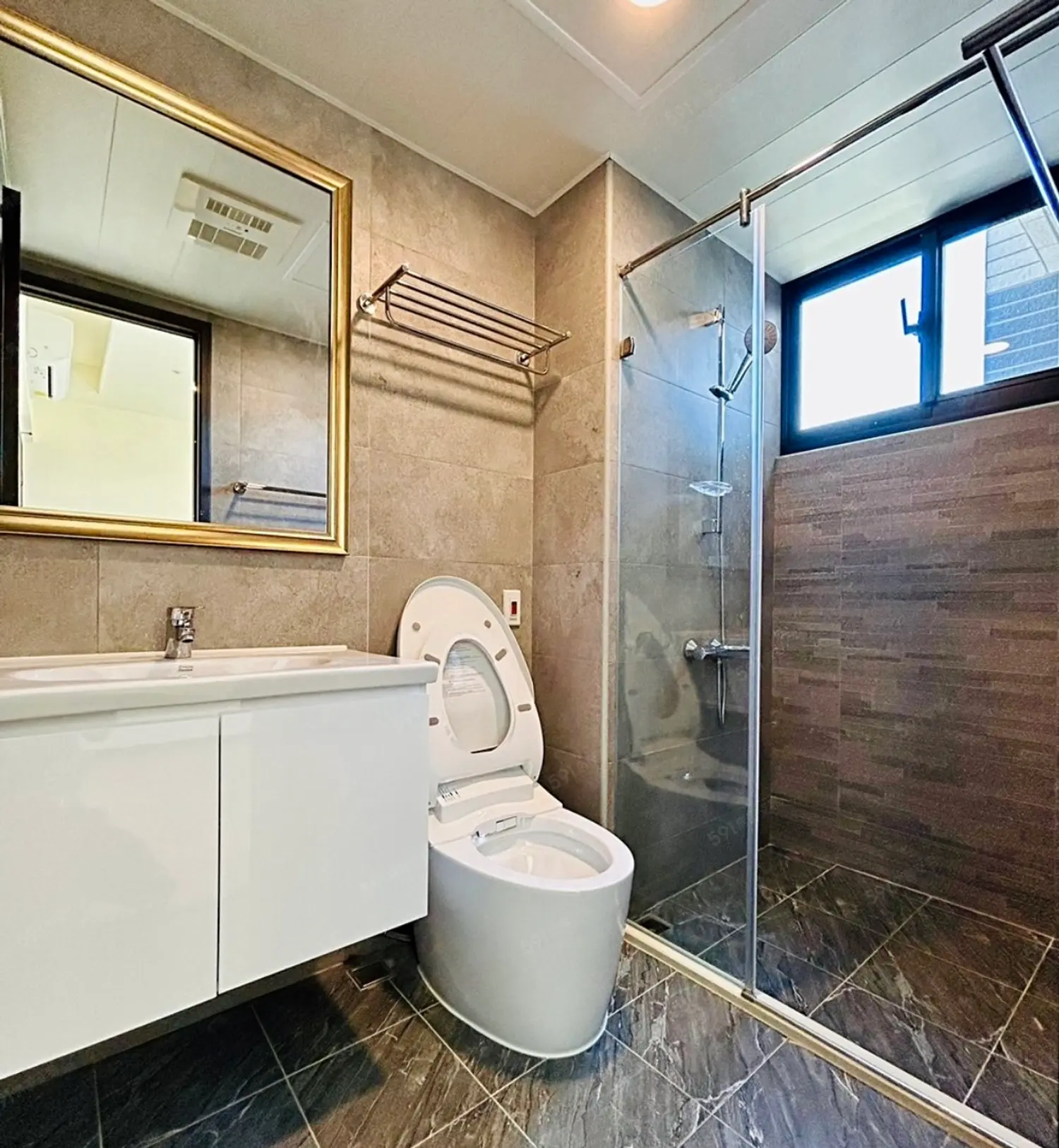 3 bedrooms apartment for rent TWD 23 000 - 25 ping - Tainan City,Gueiren District slide 3