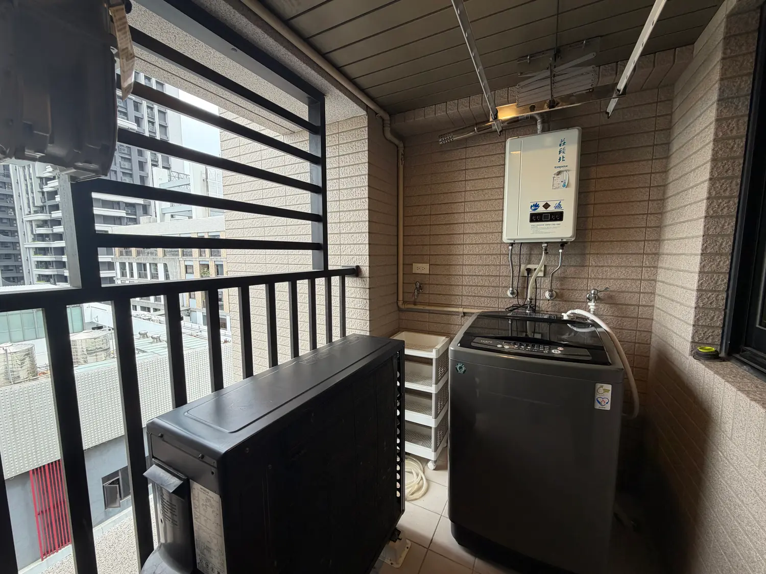 1 room apartment for rent in Xitun District, Taichung City | NT$ 25 000 | 15 ping slide 4