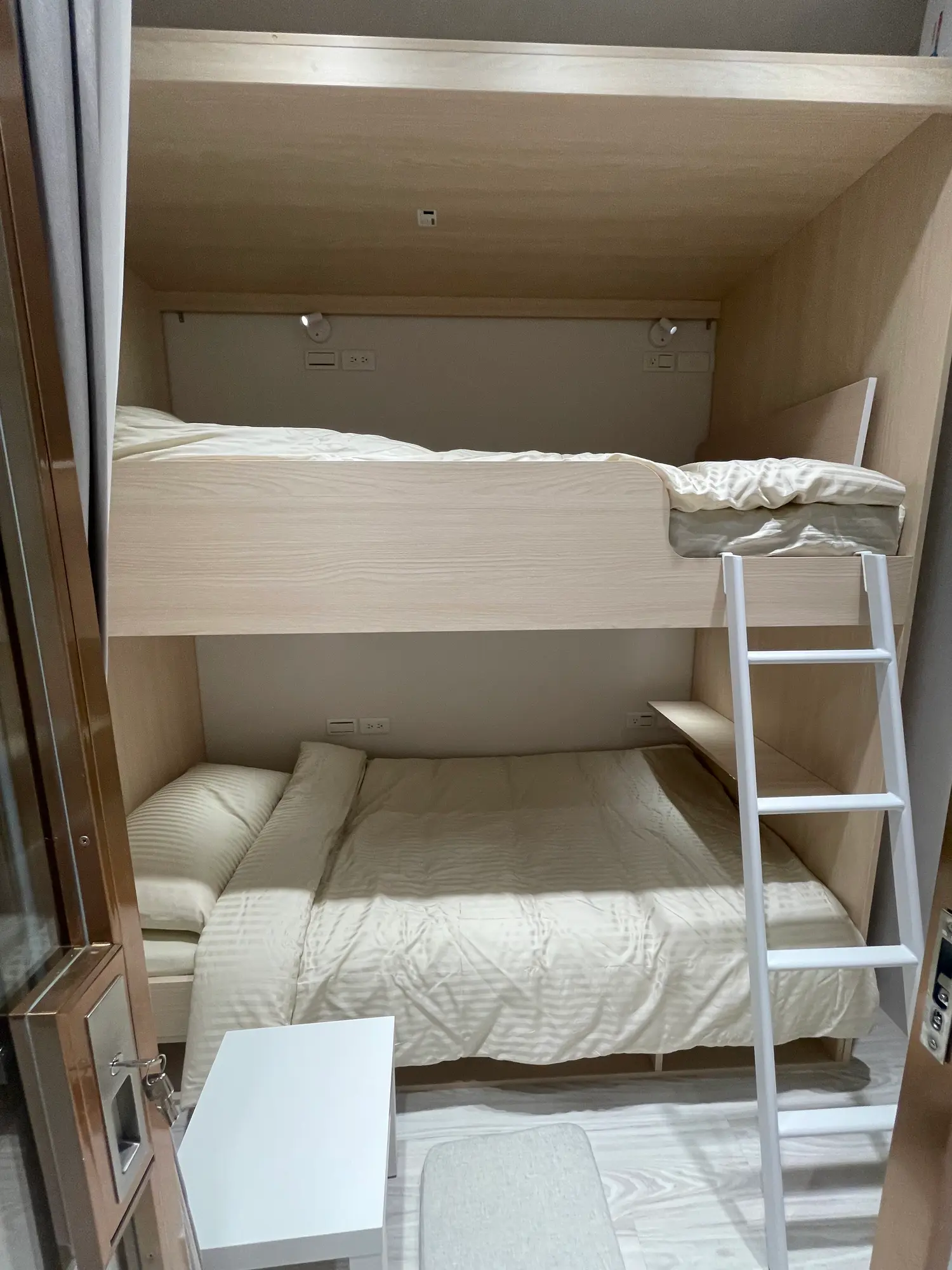 Room for rent in Datong District, Taipei City | NT$ 19 000 | 3 ping slide 0