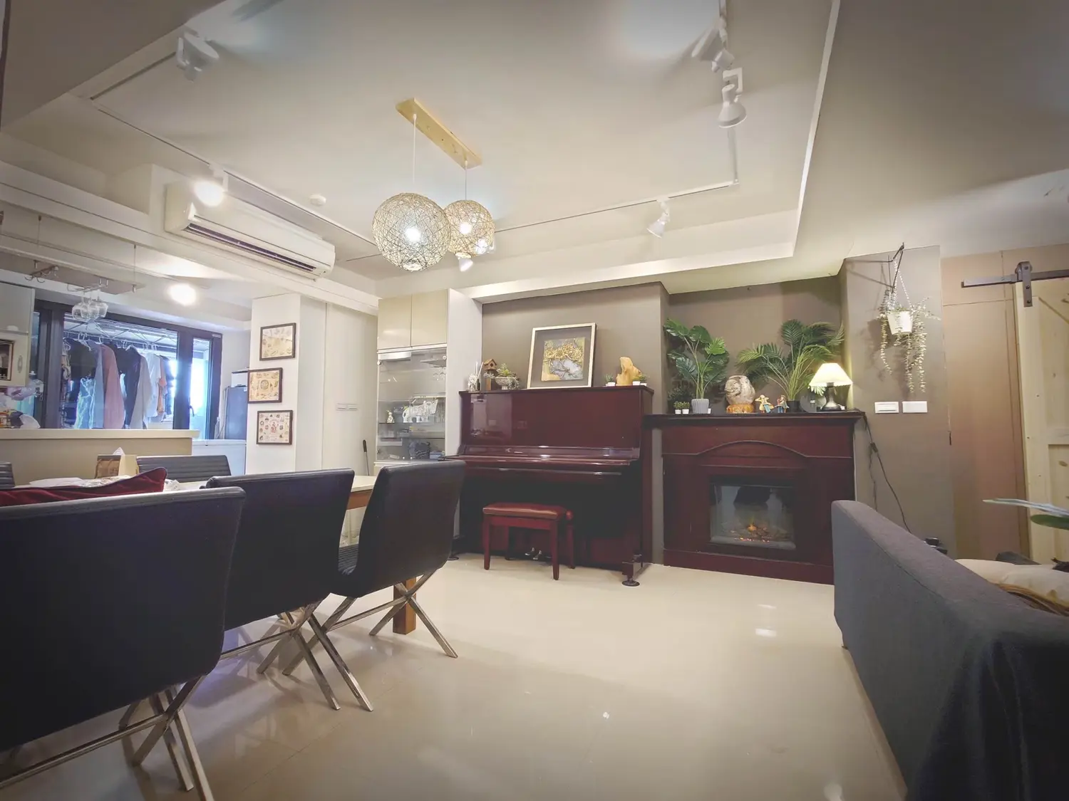 Private room for rent TWD 19 800 - 8 ping - Zhongzheng District,Taipei City slide 6