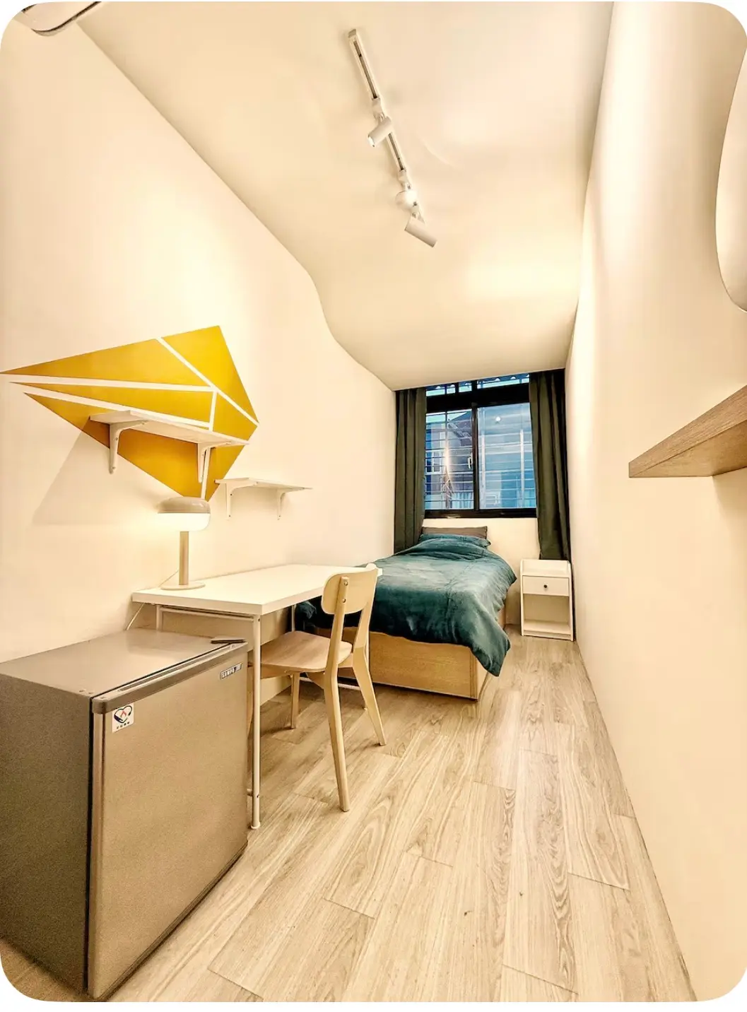 Room for rent in Zhongshan District, Taipei City | NT$ 16 000 | 5 ping slide 0