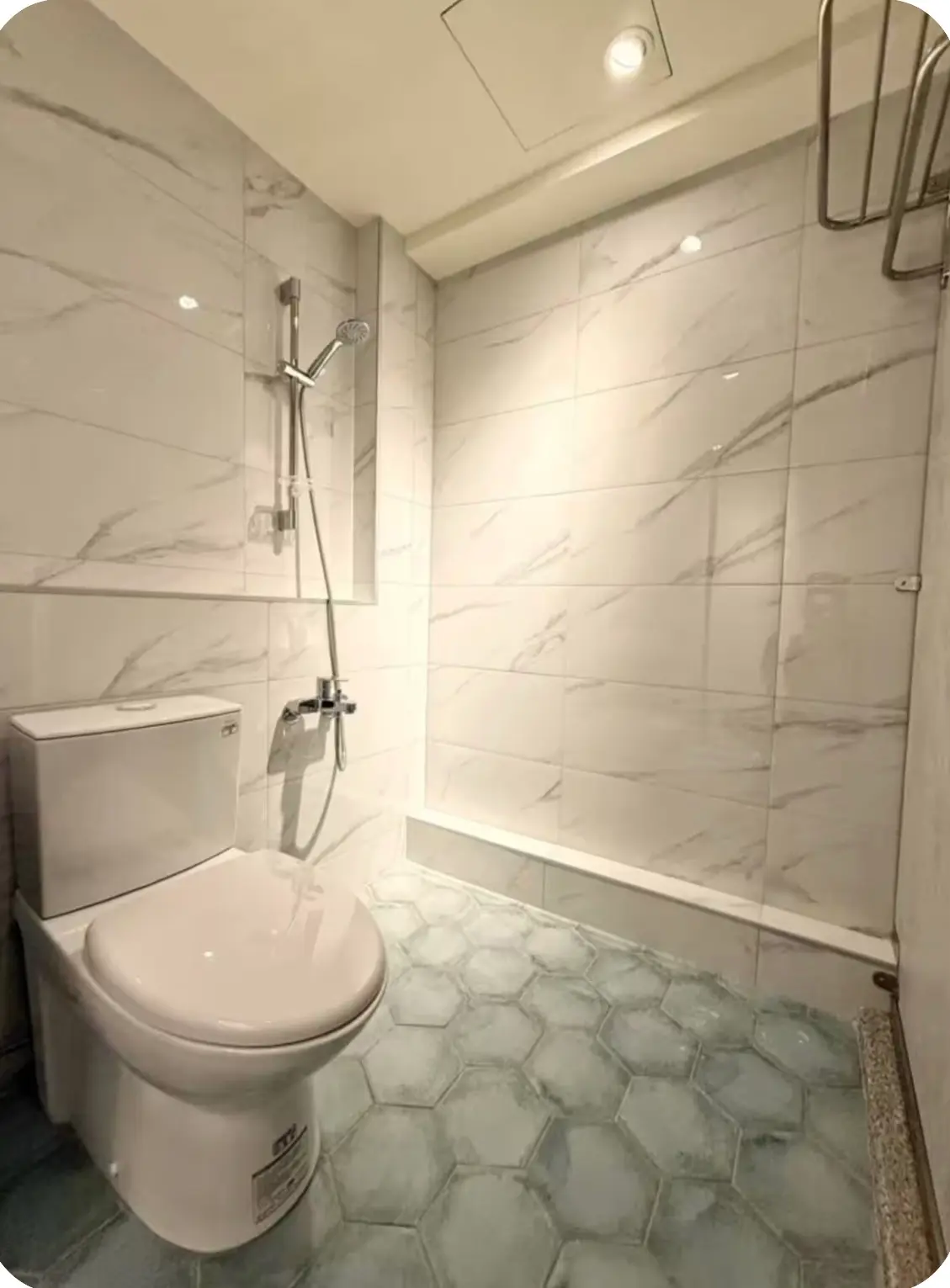 Room for rent in Zhongshan District, Taipei City | NT$ 16 000 | 5 ping slide 5