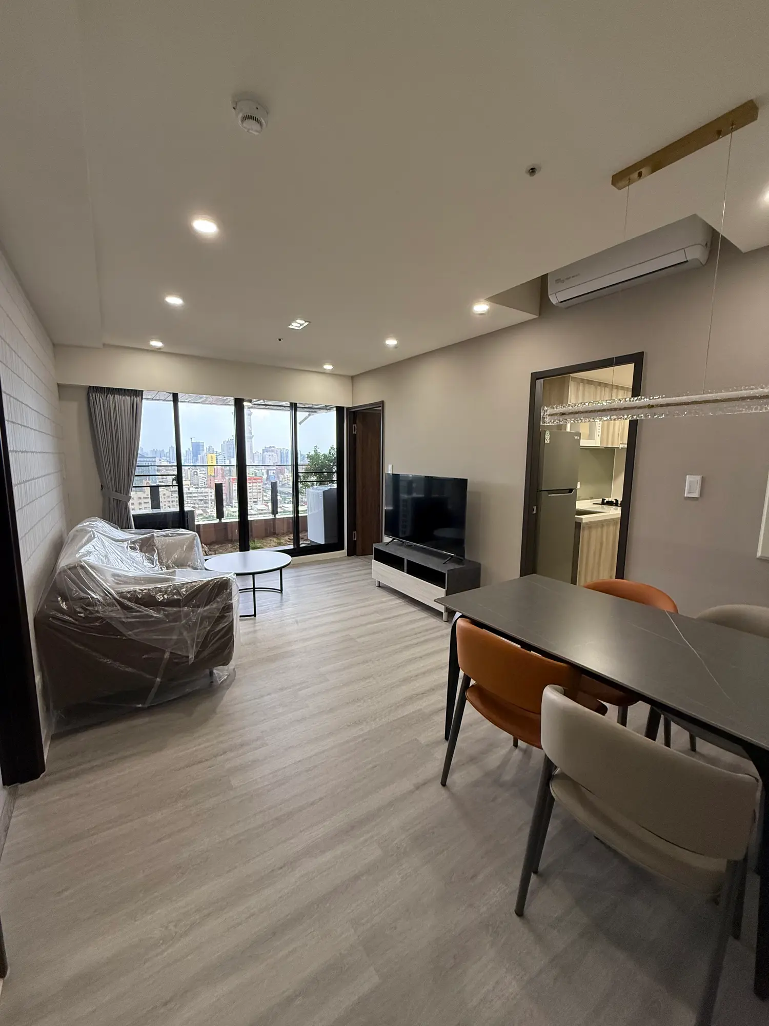 2 bedrooms apartment for rent TWD 32 000 - 28 ping - Sinsing District,Kaohsiung City slide 0