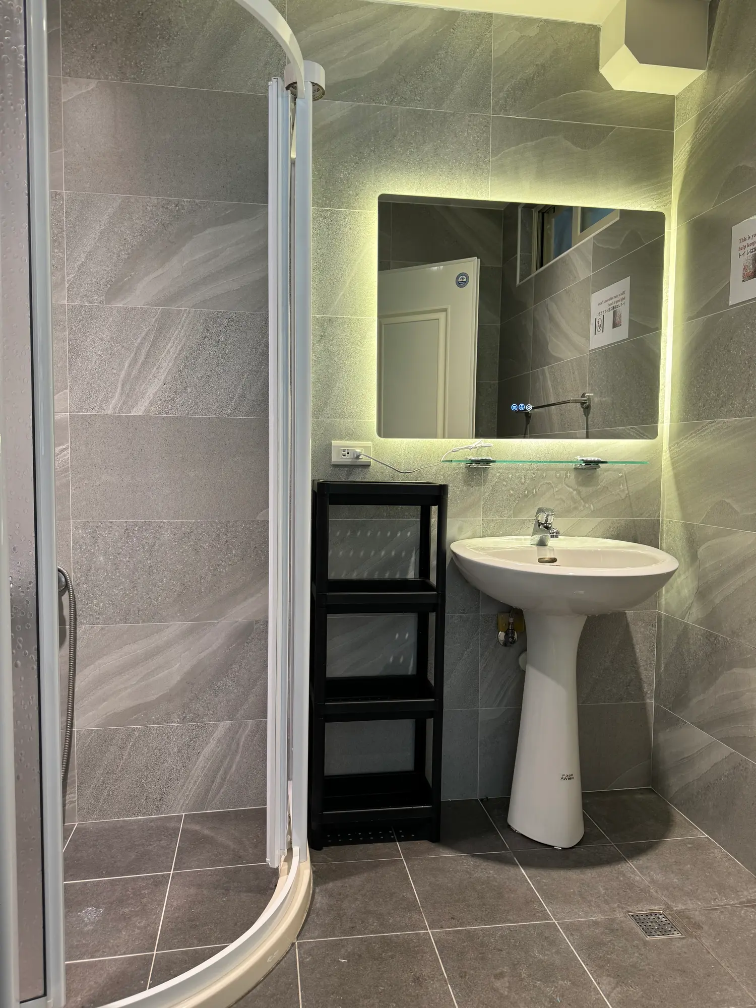Room for rent in Taipei City, Zhongshan District | NT$ 16 000 | 3 ping slide 13