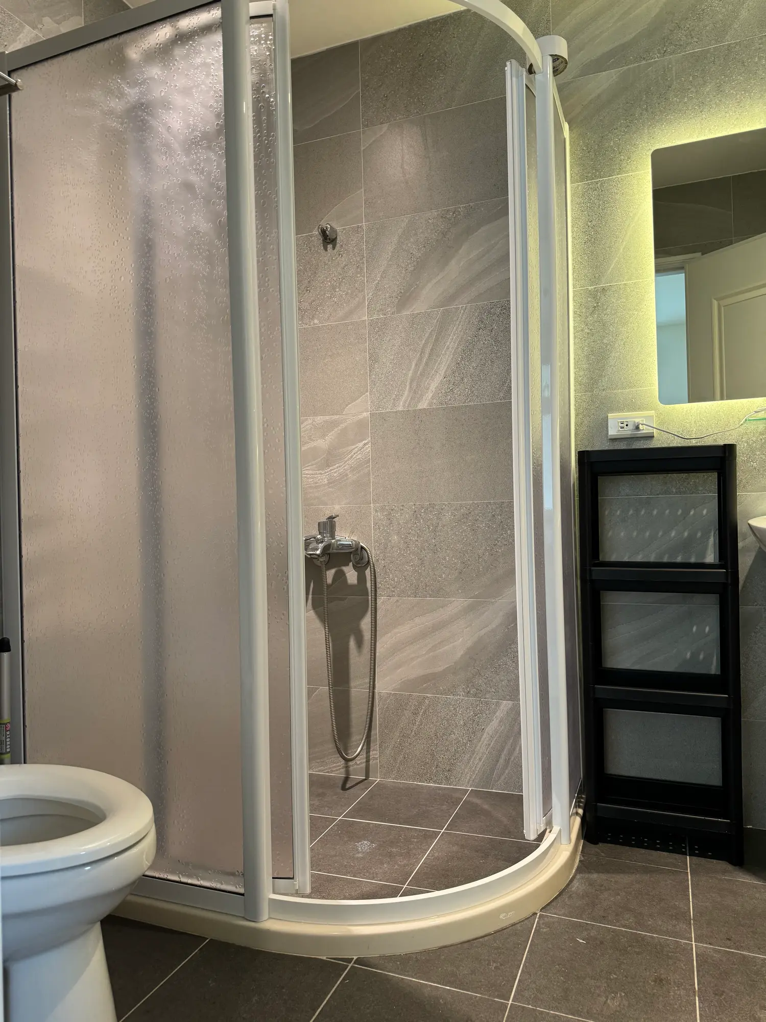 Room for rent in Zhongshan District, Taipei City | NT$ 17 500 | 4 ping slide 12