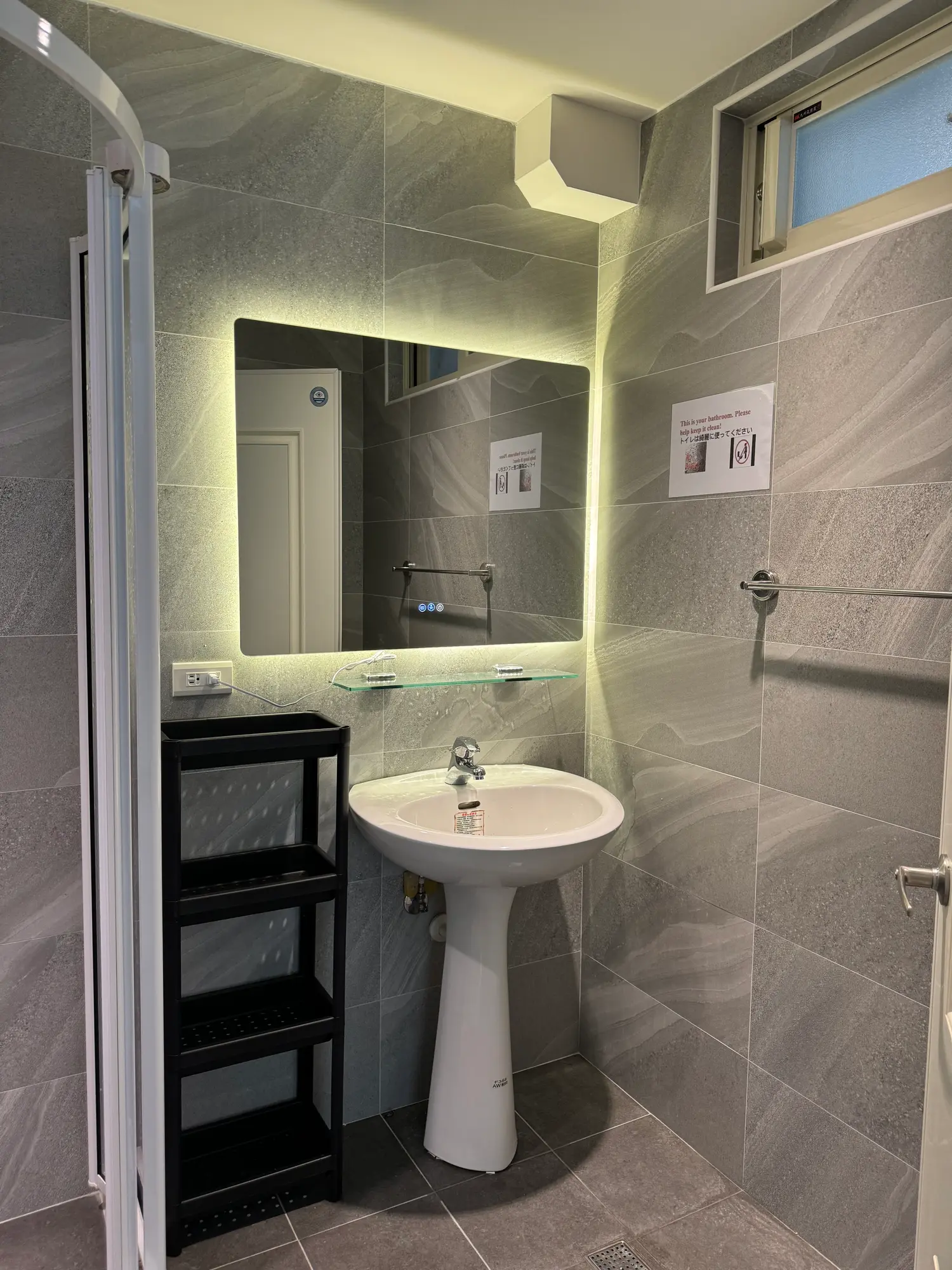 Room for rent in Zhongshan District, Taipei City | NT$ 17 500 | 4 ping slide 11