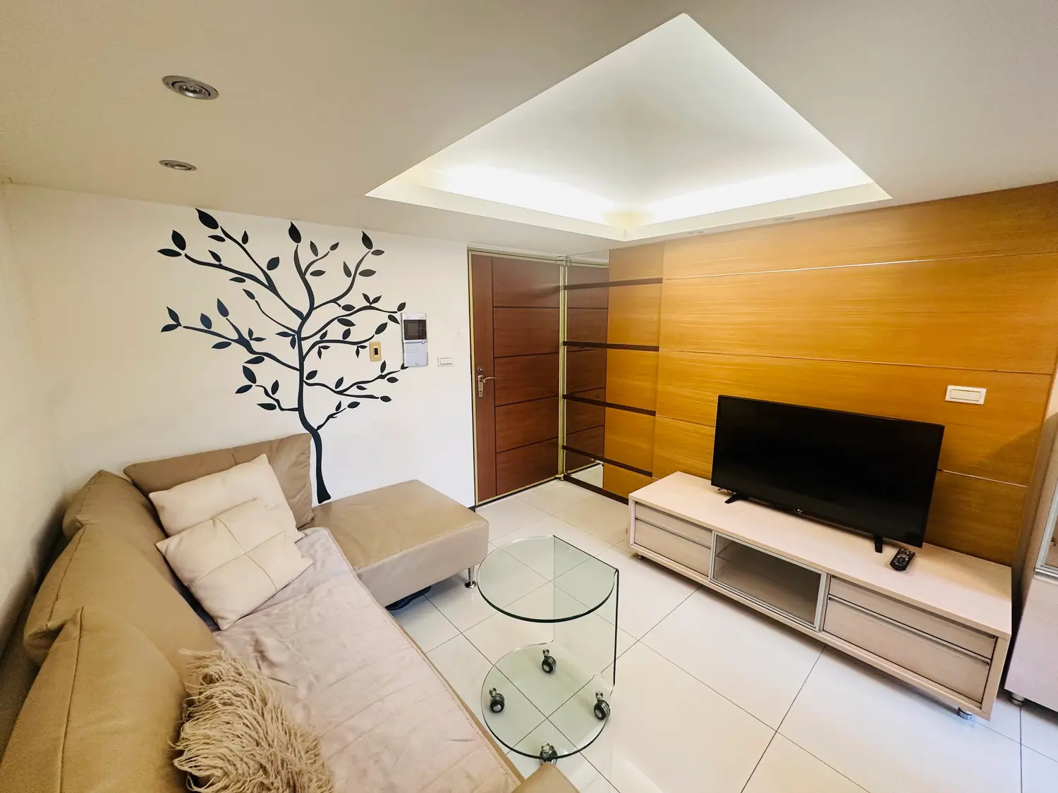 1 room apartment for rent in Xinyi District, Taipei City | NT$ 38 600 | 7 ping slide 1