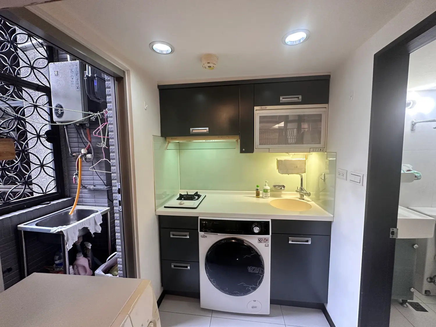1 room apartment for rent in Xinyi District, Taipei City | NT$ 38 600 | 7 ping slide 11