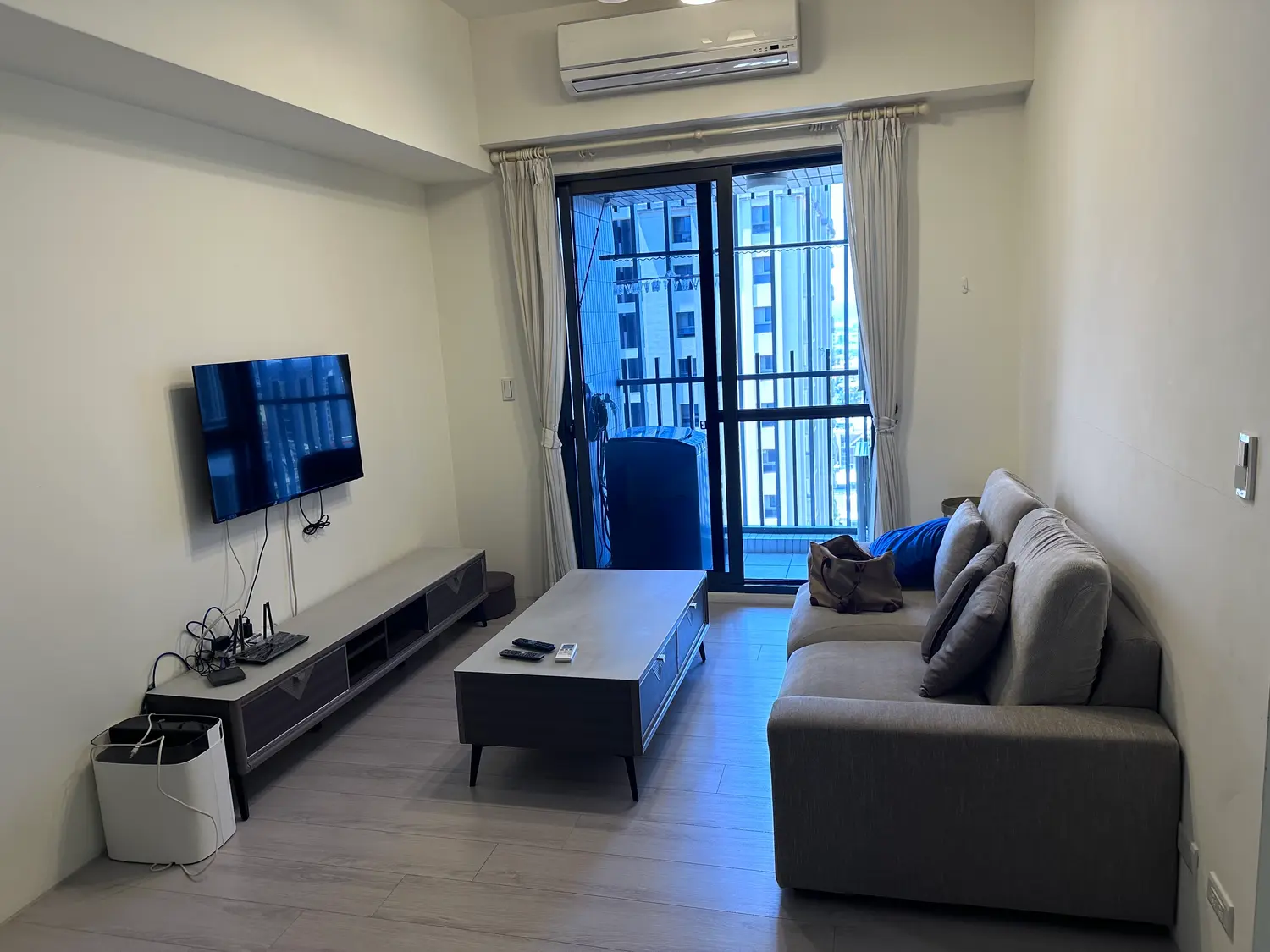 2 bedrooms apartment for rent in Nantun District, Taichung City | NT$ 33 000 | 18 ping slide 1