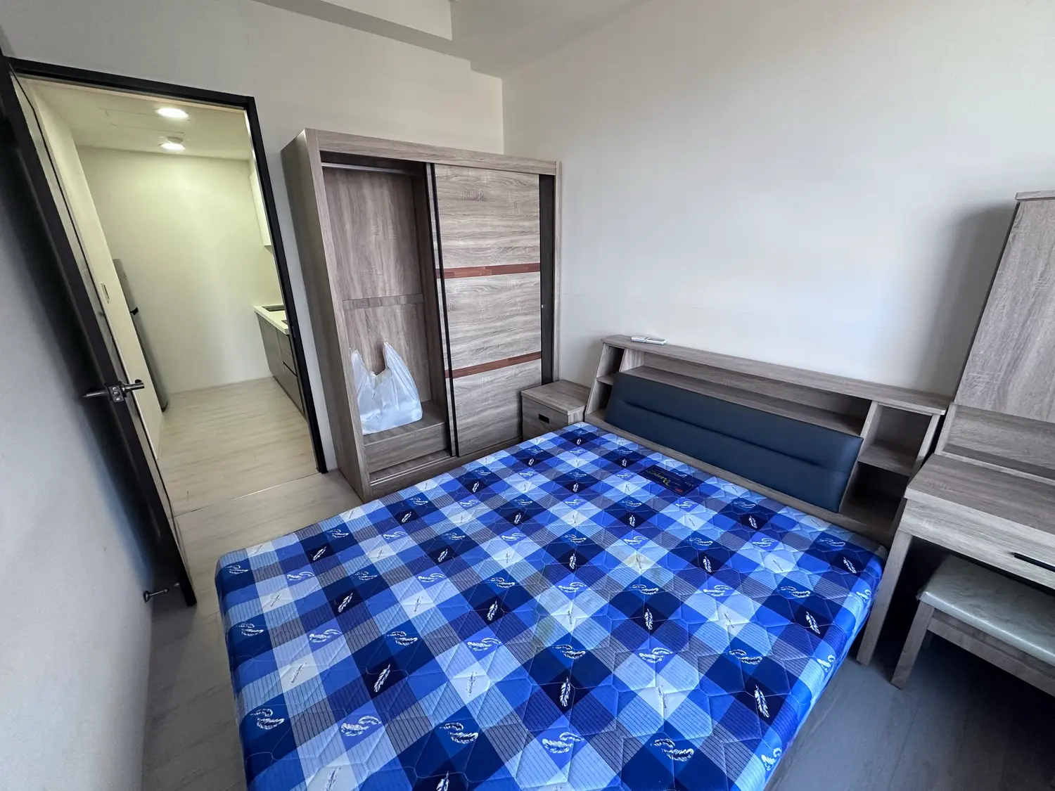 2 bedrooms apartment for rent in Nantun District, Taichung City | NT$ 33 000 | 18 ping slide 2