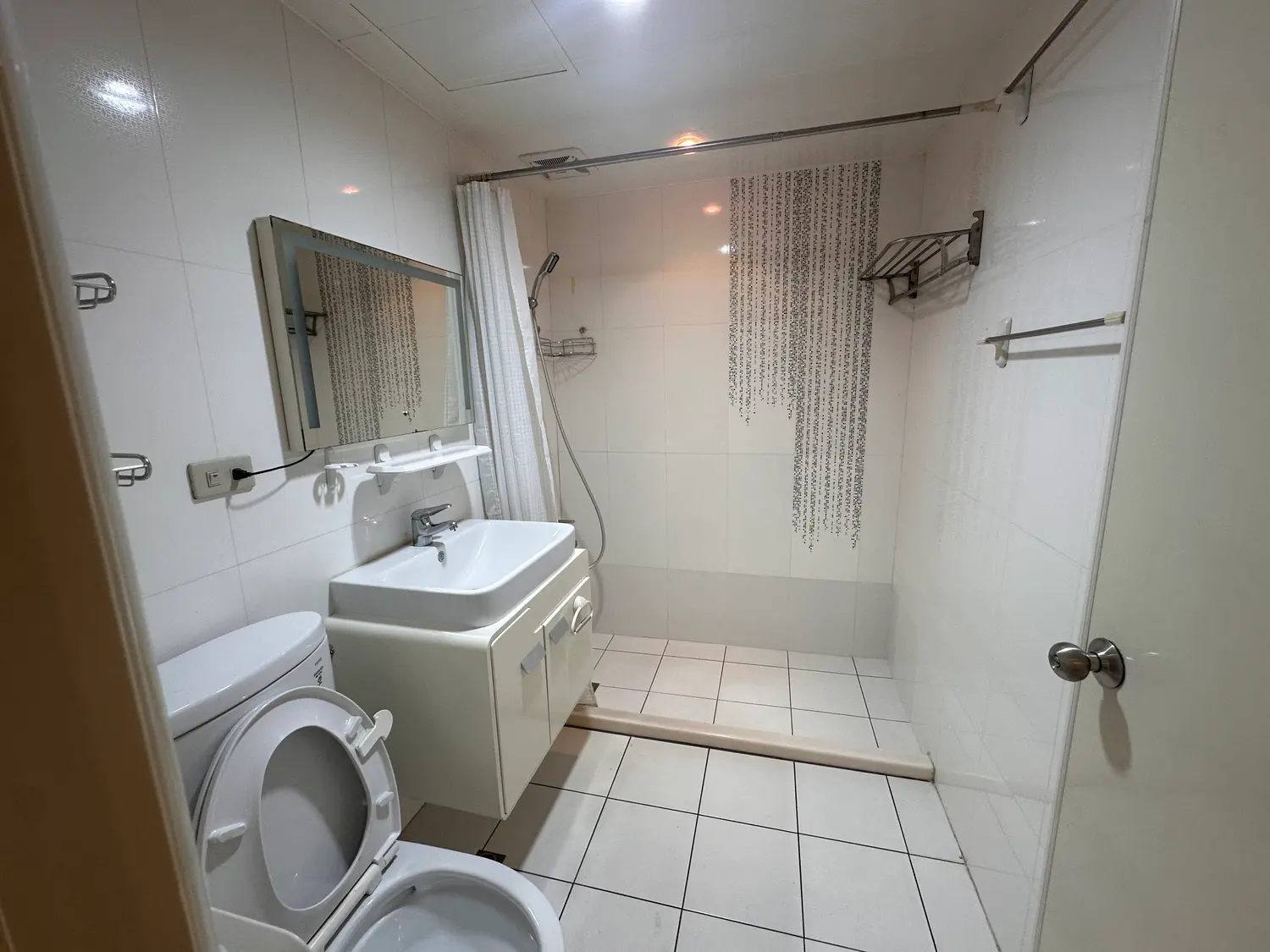 3 bedrooms apartment for rent in Xinyi District, Taipei City | NT$ 68 000 | 42 ping slide 14