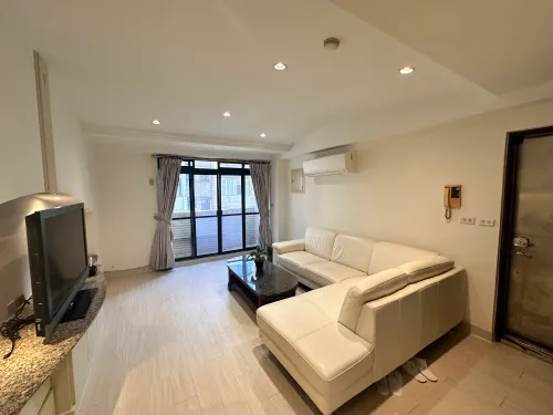 3 bedrooms apartment for rent in Xinyi District, Taipei City | NT$ 68 000 | 42 ping slide 1