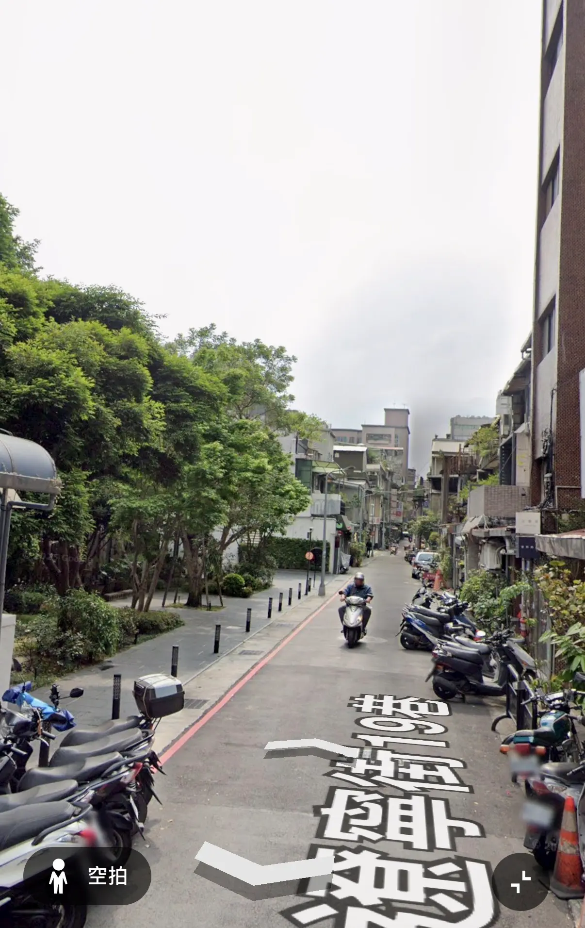 Room for rent in Zhongshan District, Taipei City | NT$ 9 500 | 4 ping slide 0