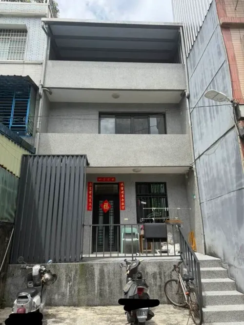 Townhouse for sale NT$ 13 900 000 - Alley 2, Lane 371, Xidong Road - 4 bedrooms