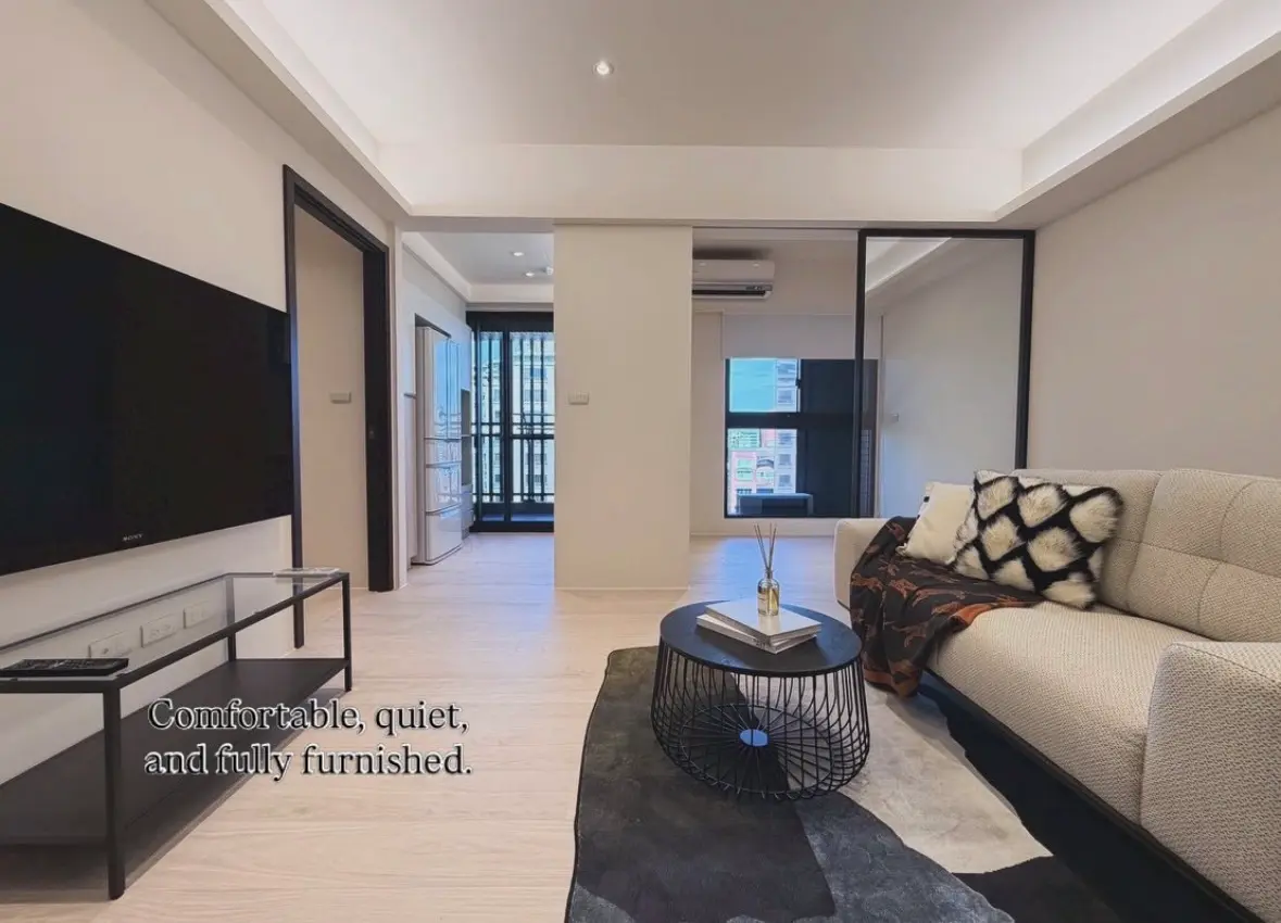 Studio apartment for rent in Zhongshan District, Taipei City | NT$ 68 000 | 16 ping slide 3