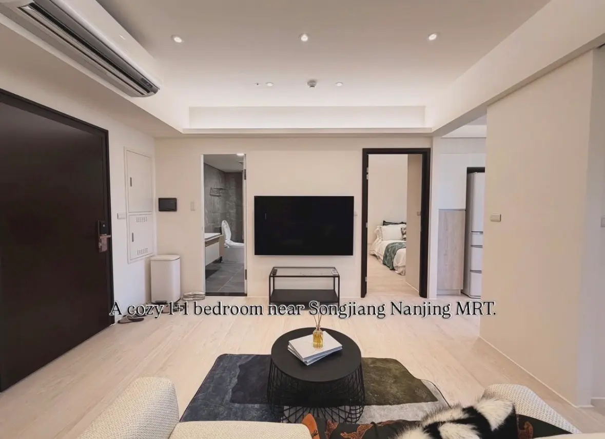 Studio apartment for rent in Zhongshan District, Taipei City | NT$ 68 000 | 16 ping slide 4