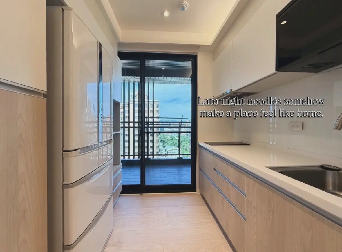 Studio apartment for rent in Zhongshan District, Taipei City | NT$ 68 000 | 16 ping slide 6