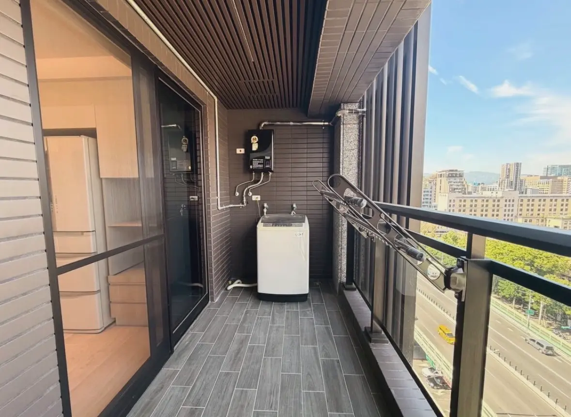 Studio apartment for rent in Zhongshan District, Taipei City | NT$ 68 000 | 16 ping slide 8