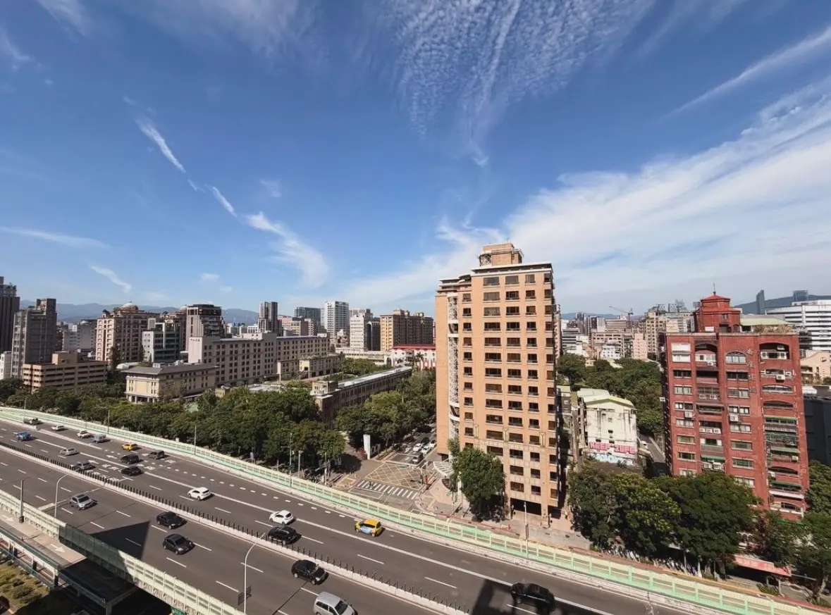 Studio apartment for rent in Zhongshan District, Taipei City | NT$ 68 000 | 16 ping slide 10
