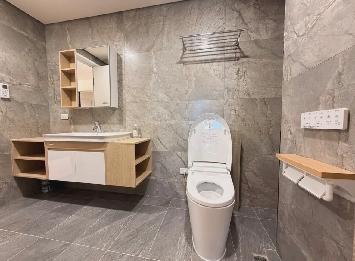Studio apartment for rent in Zhongshan District, Taipei City | NT$ 68 000 | 16 ping slide 0
