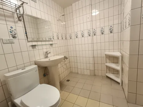 Private room for rent TWD 18 000 -  - 4 bedrooms