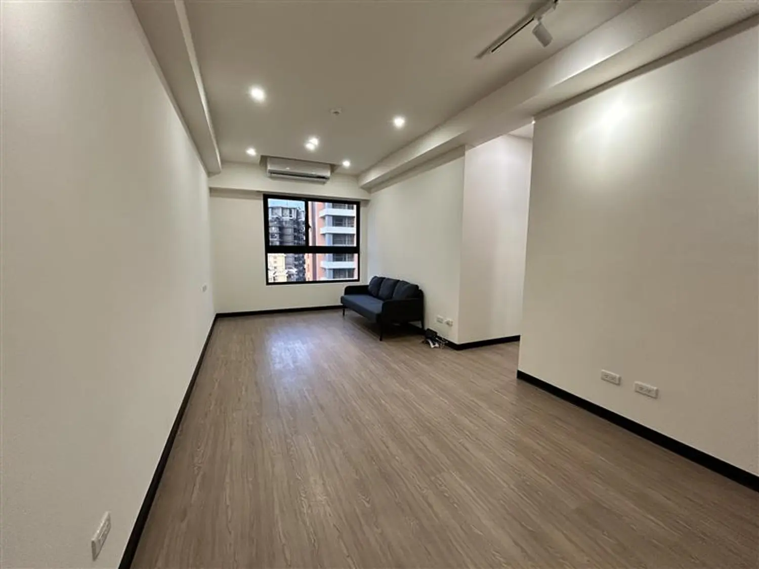 2 bedrooms apartment for rent TWD 38 000 - 19 ping - Linkou District, New Taipei City slide 0