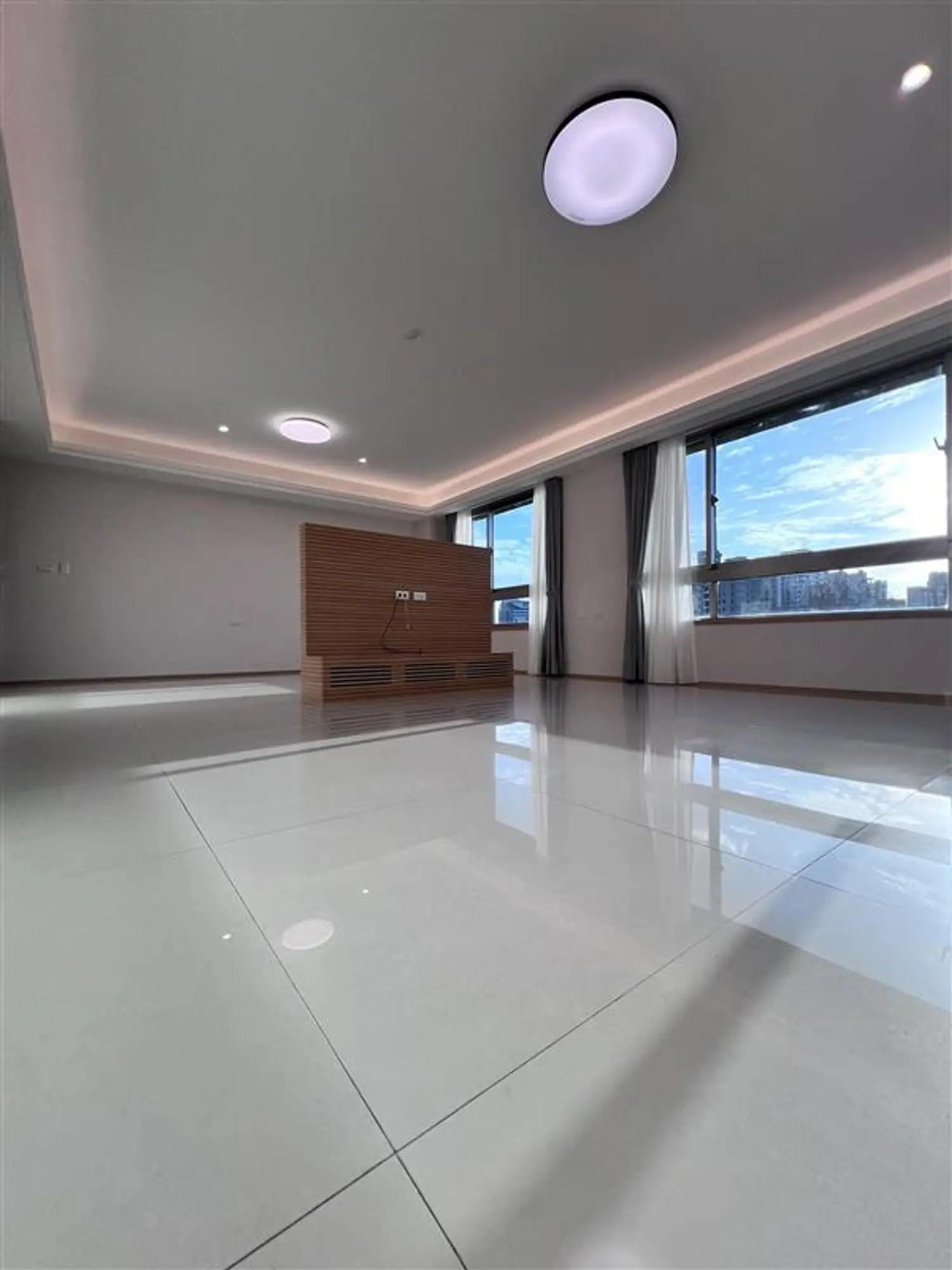 4 bedrooms apartment for rent TWD 110 000 - 50 ping - Shilin District,Taipei City slide 1