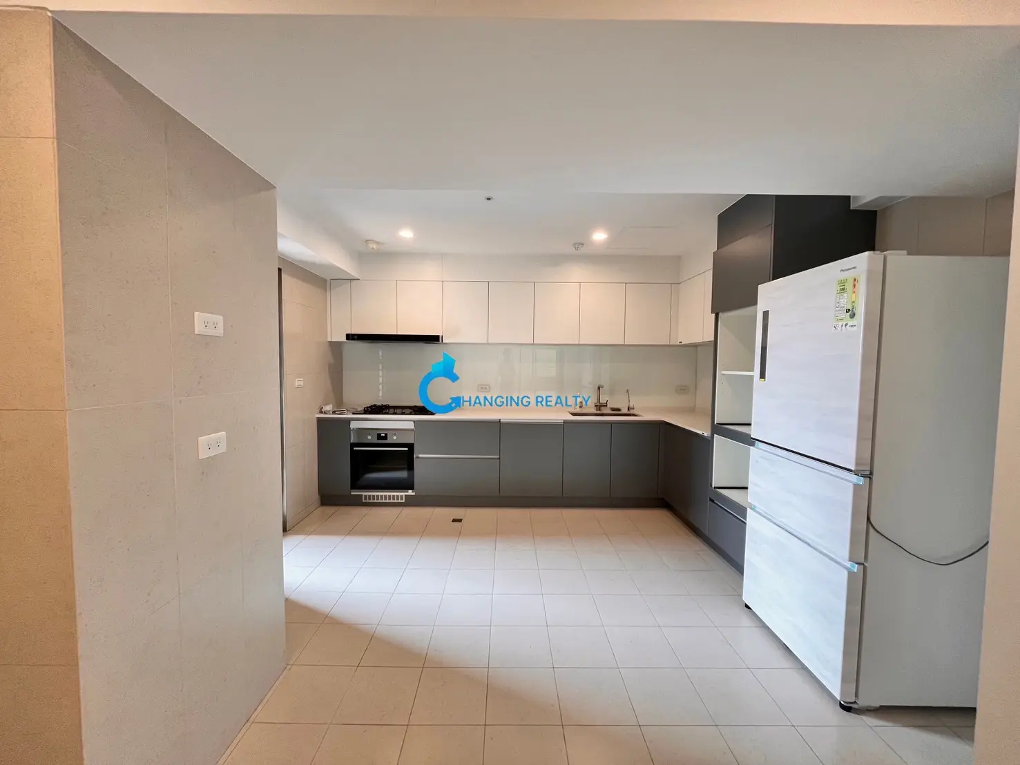 4 bedrooms apartment for rent in Shilin District, Taipei City | NT$ 120 000 | 92 ping slide 11
