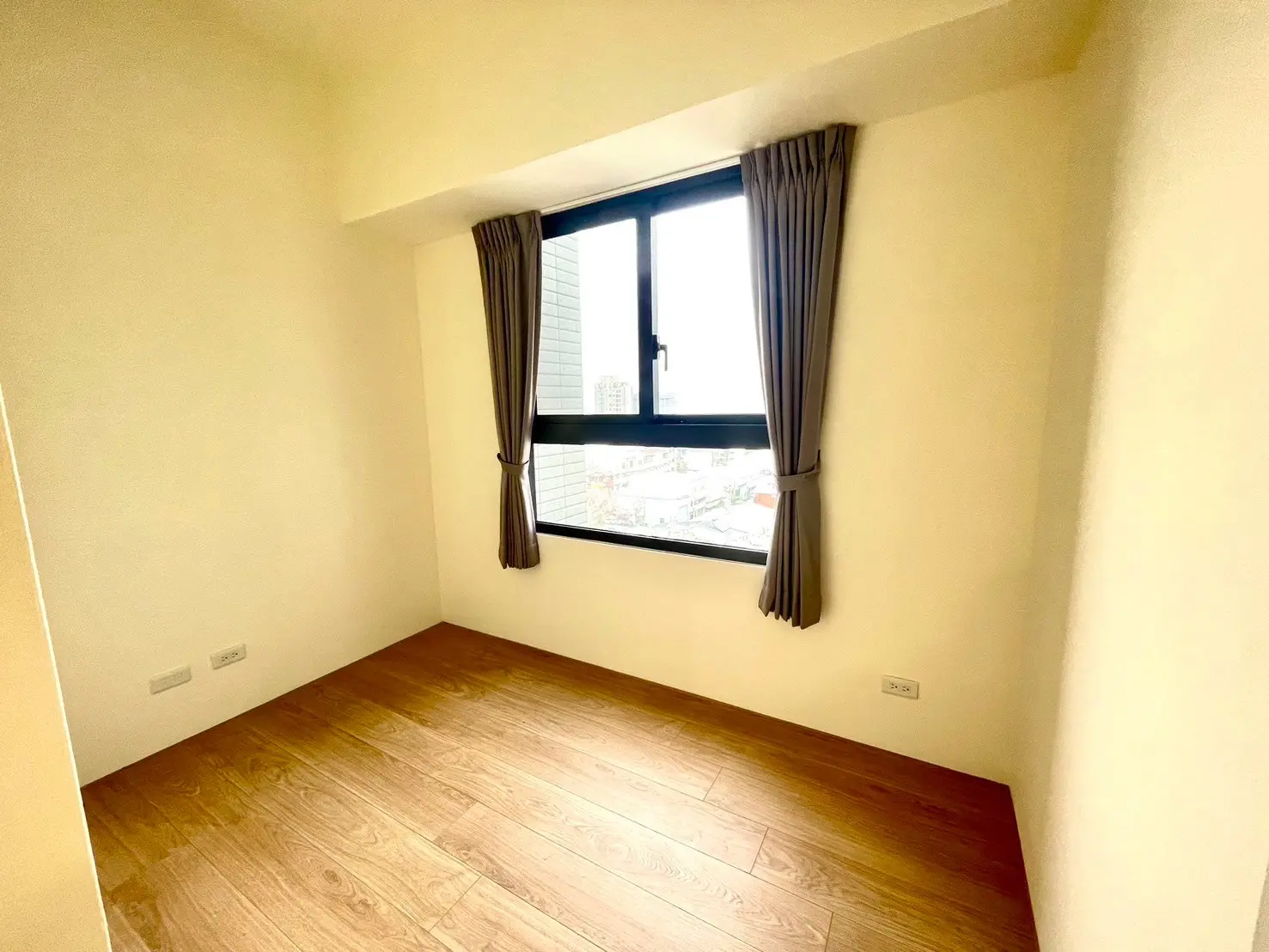 Apartment for rent TWD 35 000 3 rooms - 25 ping - Taichung City, Nantun District slide 7