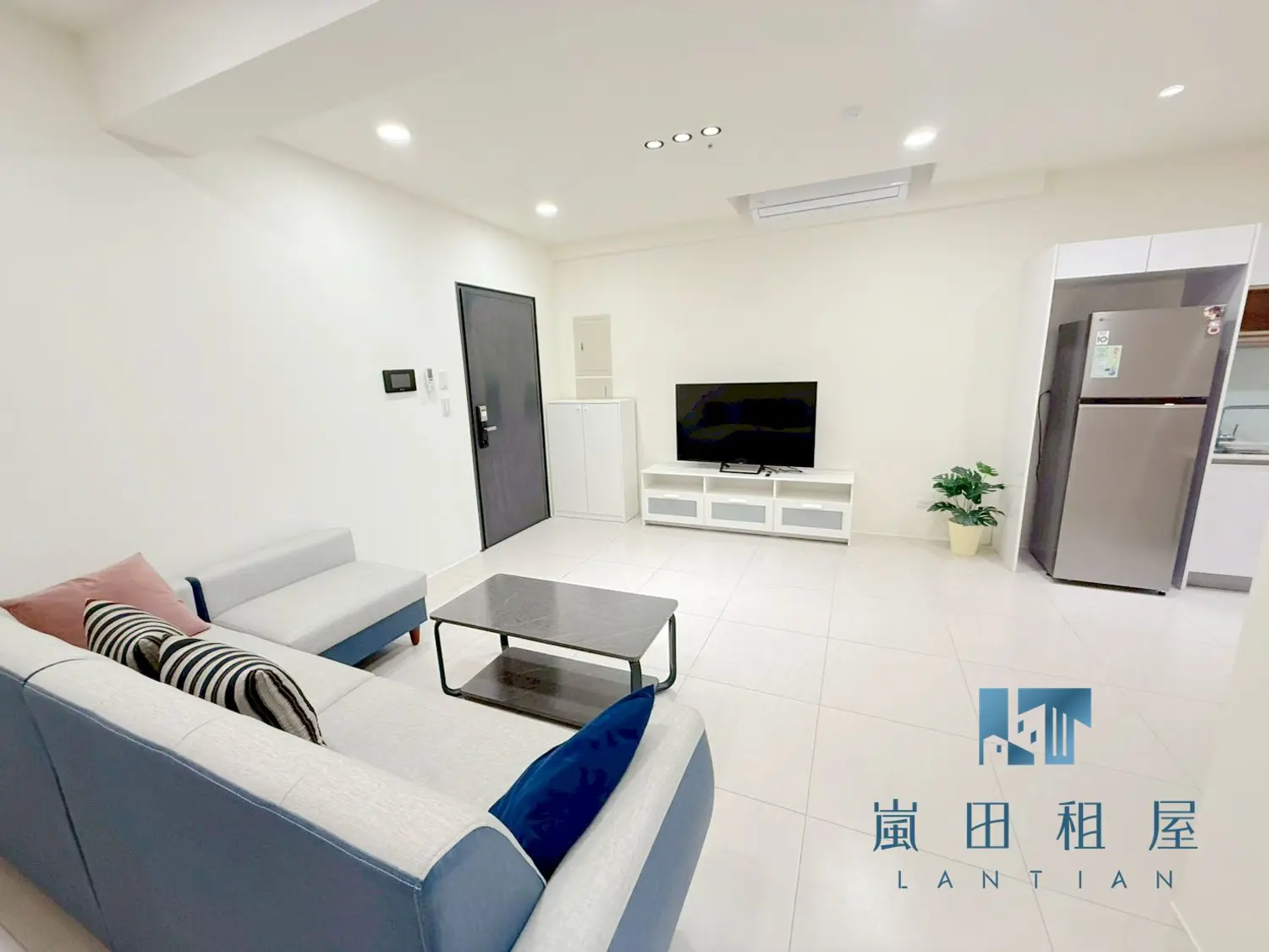 2 bedrooms apartment for rent TWD 20 000 - 21 ping - Qingshui District,Taichung City slide 0