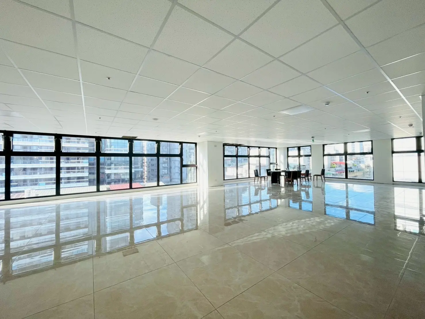 Office for sale in Songshan District, Taipei City | TWD 118 600 000 | 58 ping slide 2