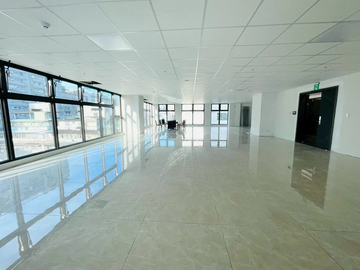 Office for sale in Songshan District, Taipei City | TWD 118 600 000 | 58 ping slide 4