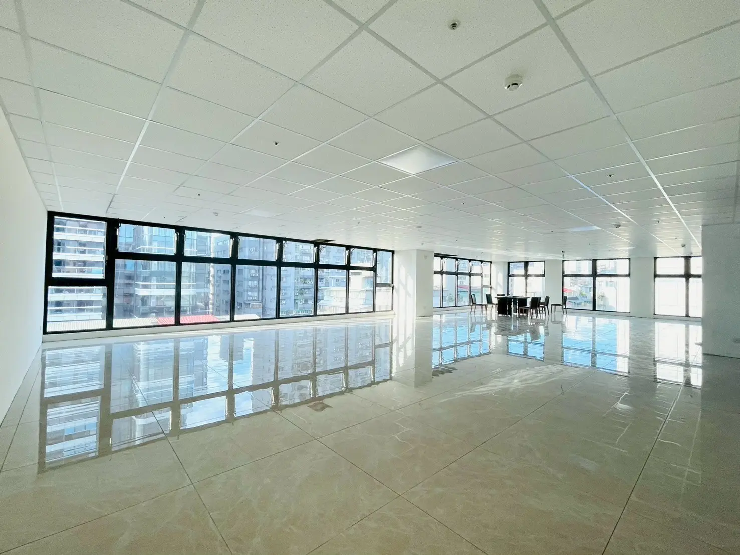 Office for sale in Songshan District, Taipei City | TWD 118 600 000 | 58 ping slide 3