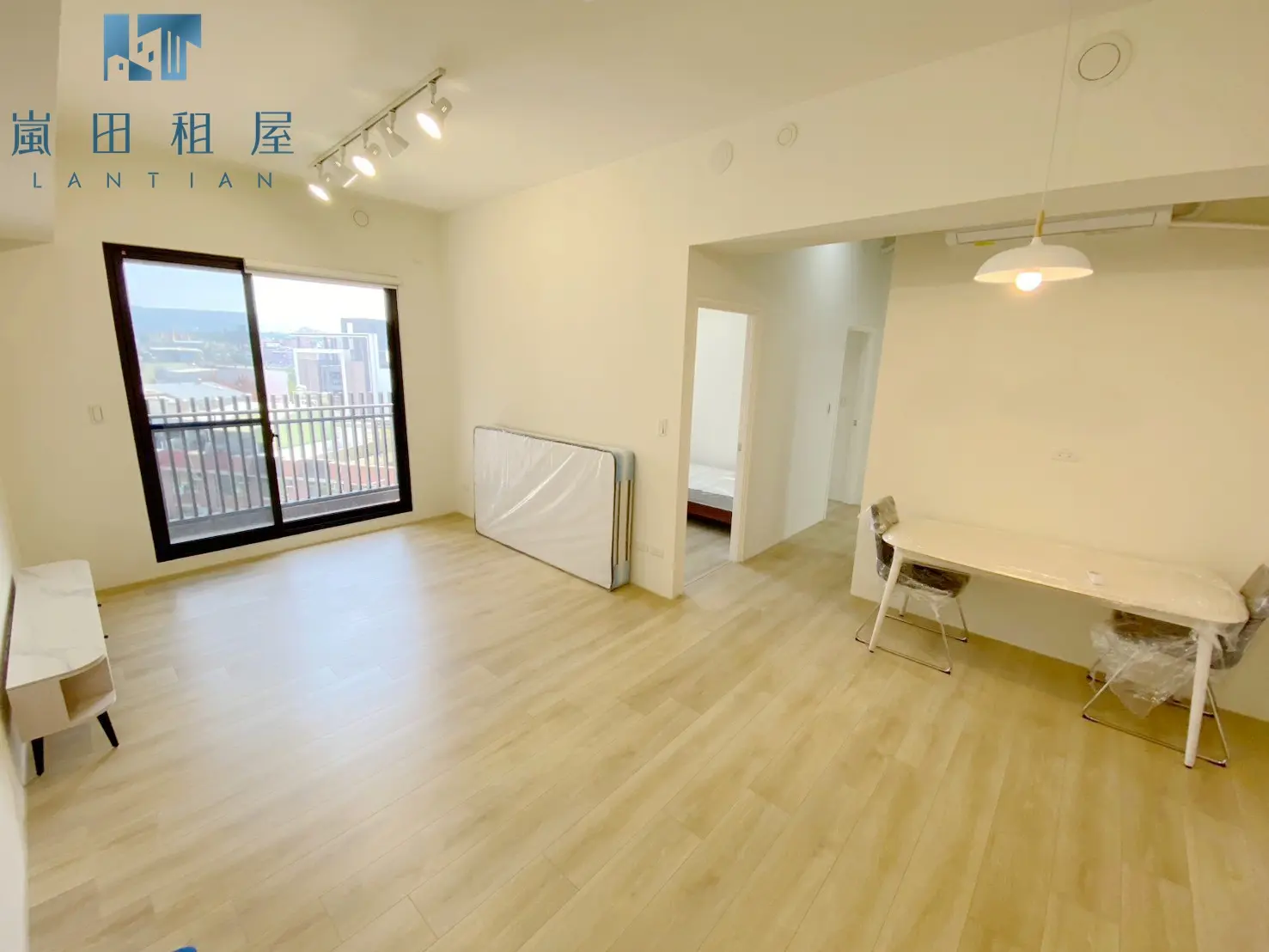3 bedrooms apartment for rent in Wuqi District, Taichung City | NT$ 25 000 | 25 ping slide 0