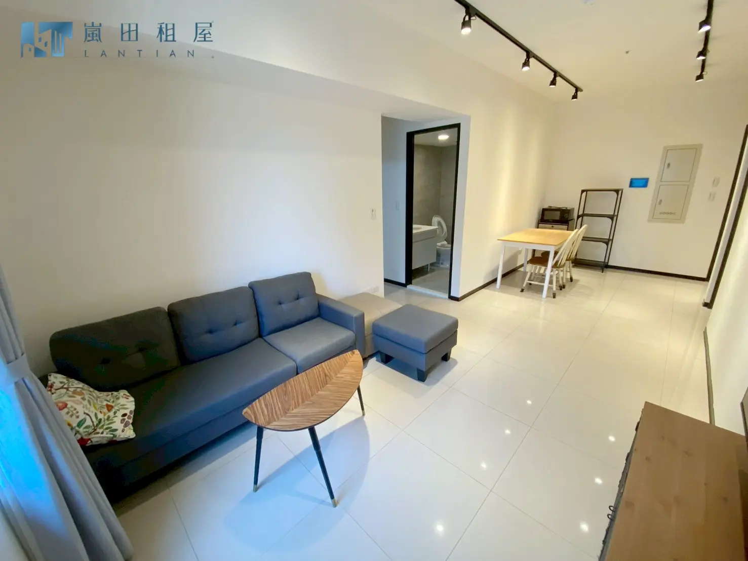 2 bedrooms apartment for rent in Wuqi District, Taichung City | NT$ 19 000 | 20 ping slide 2