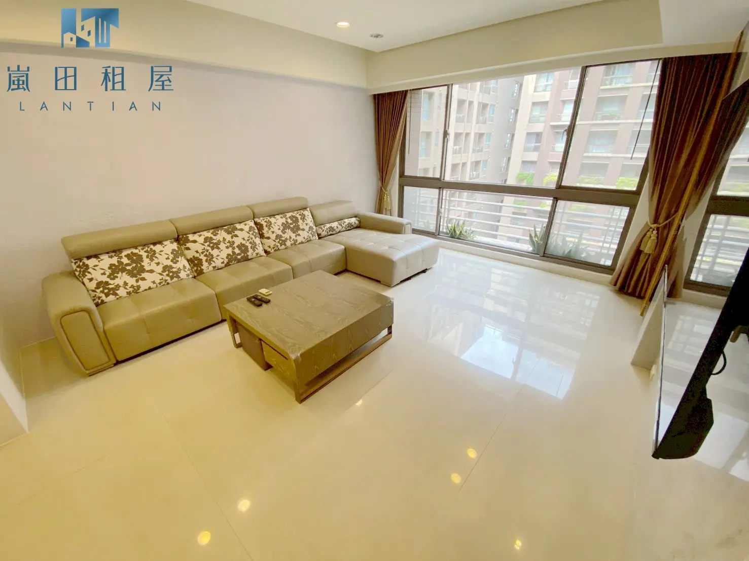 4 房 南屯區, 台中市公寓出租 | NT$ 52 500 | 46 坪 slide 1