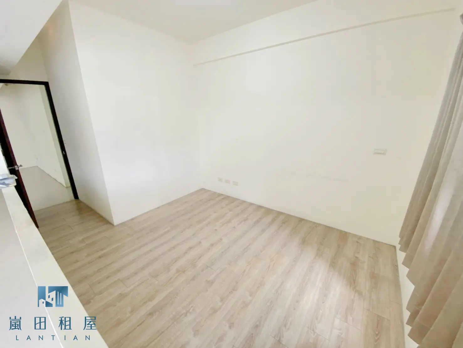 3 bedrooms apartment for rent in West District, Taichung City | NT$ 40 000 | 47 ping slide 4