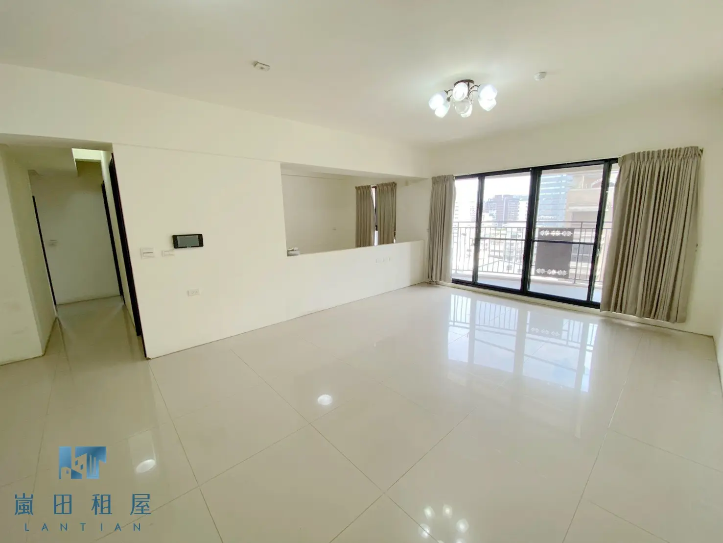 3 bedrooms apartment for rent in West District, Taichung City | NT$ 40 000 | 47 ping slide 0