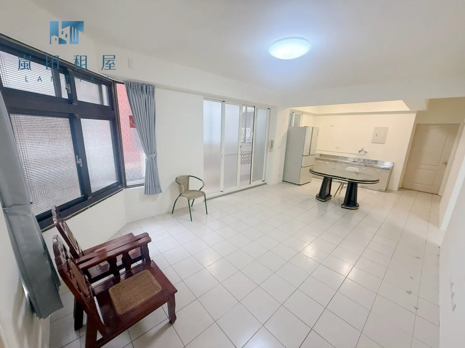 4 bedrooms apartment for rent in Beitun District, Taichung City | NT$ 20 000 | 25 ping slide 0