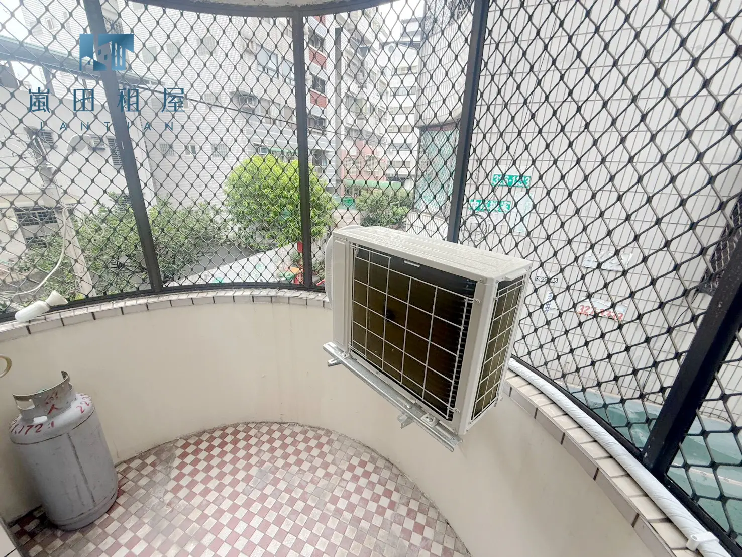 4 bedrooms apartment for rent in Beitun District, Taichung City | NT$ 20 000 | 25 ping slide 8
