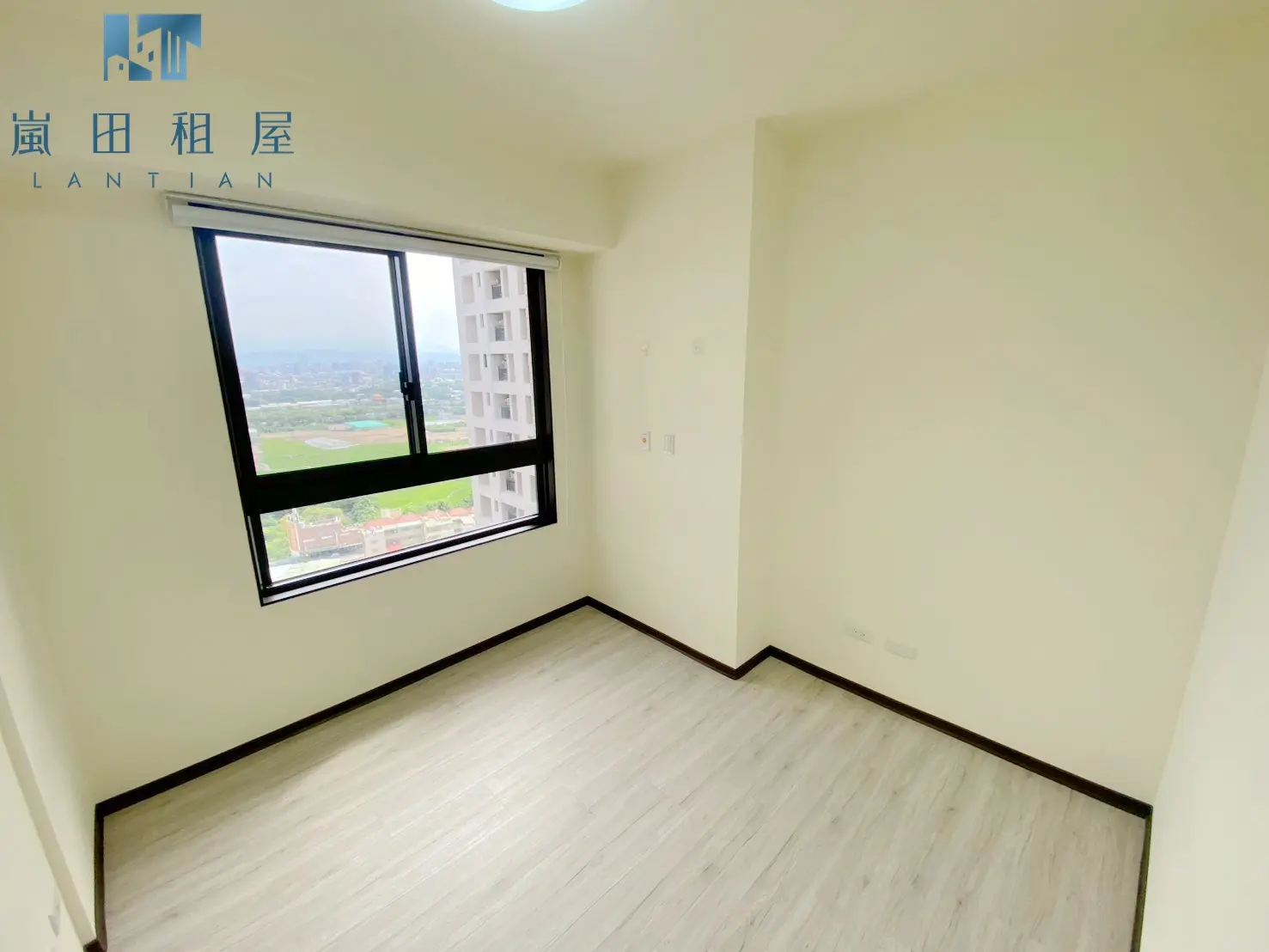2 bedrooms apartment for rent in Nantun District, Taichung City | NT$ 26 800 | 17 ping slide 6