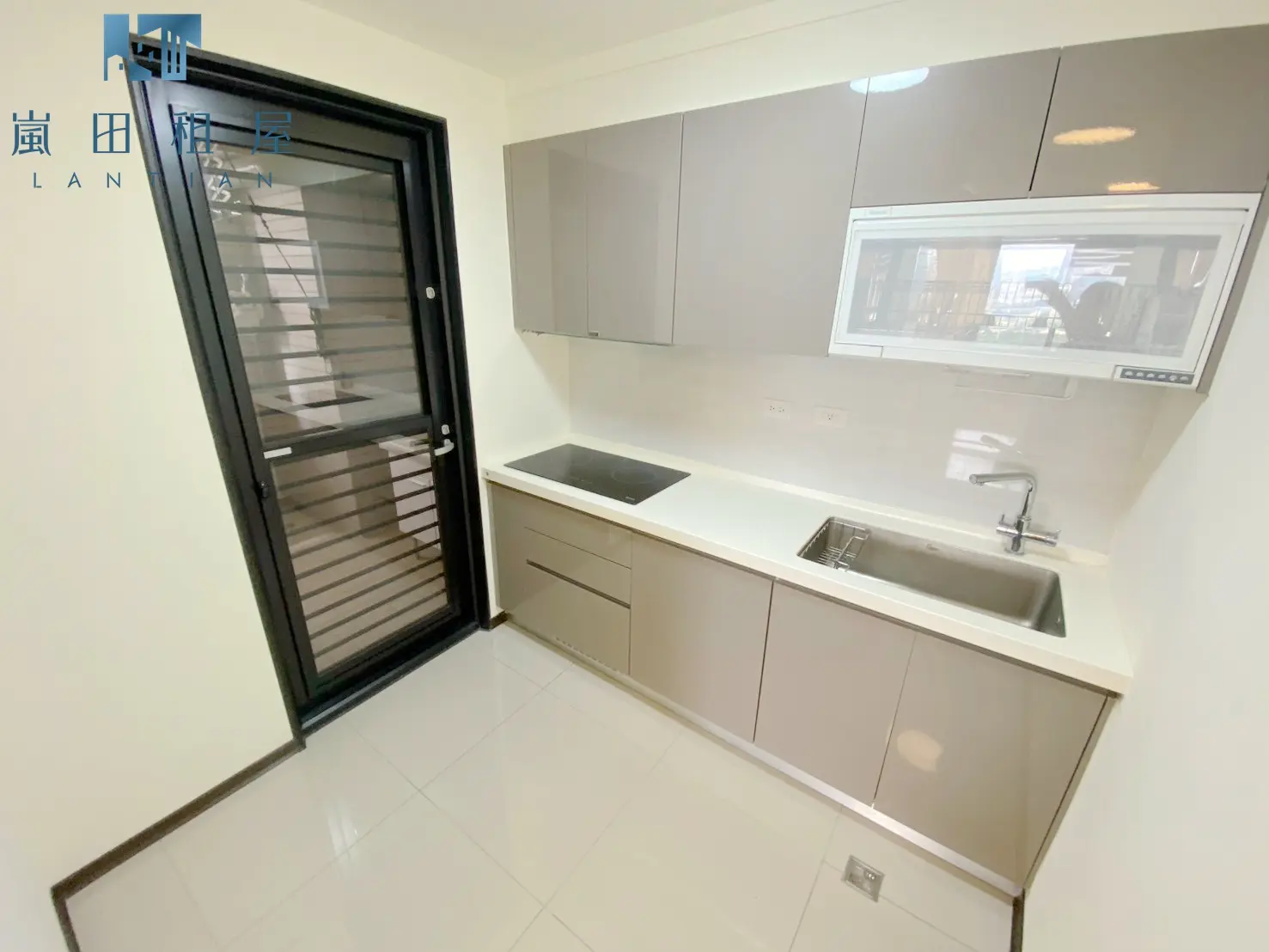 2 bedrooms apartment for rent in Nantun District, Taichung City | NT$ 26 800 | 17 ping slide 4