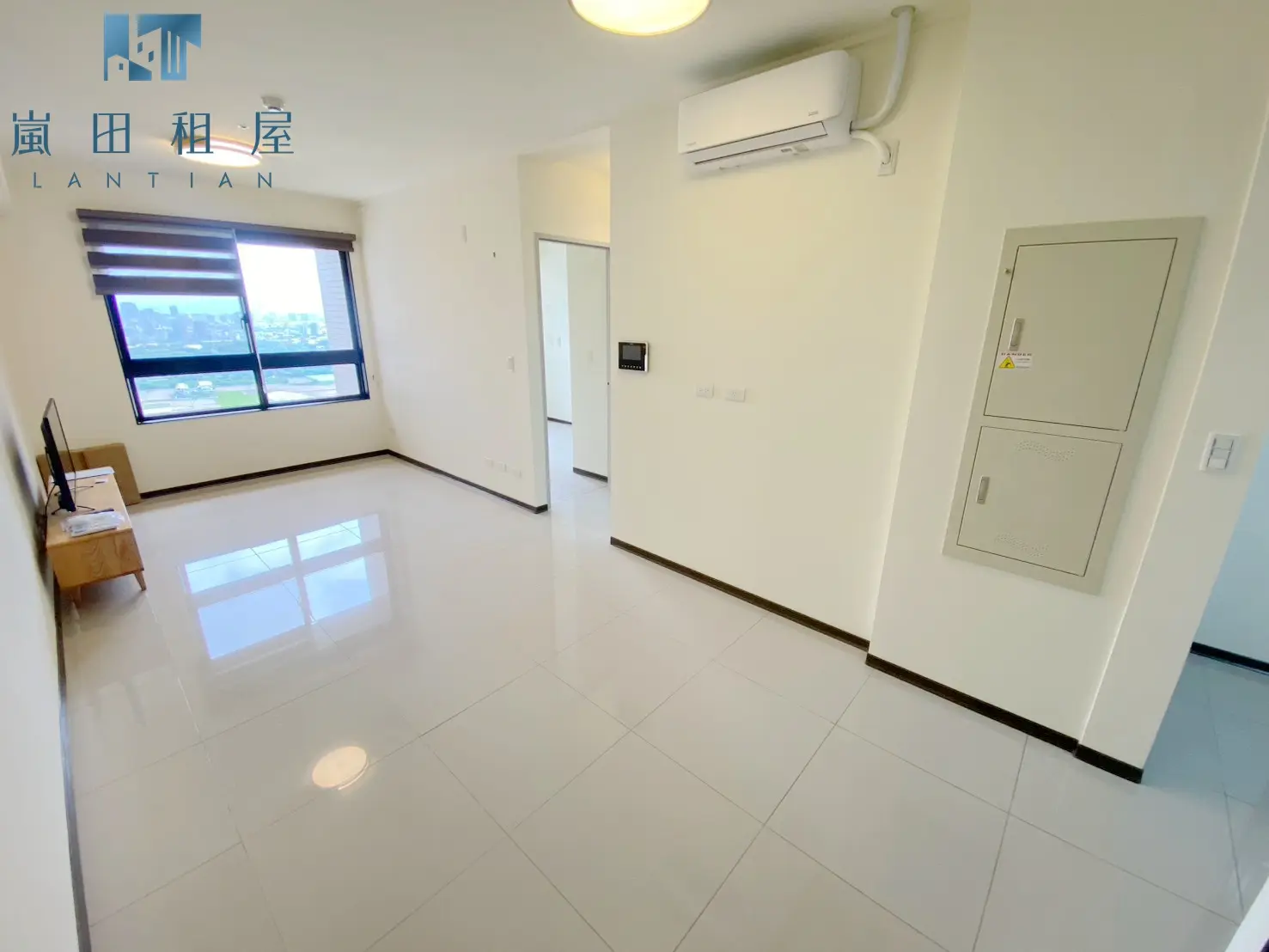 2 bedrooms apartment for rent in Nantun District, Taichung City | NT$ 26 800 | 17 ping slide 1