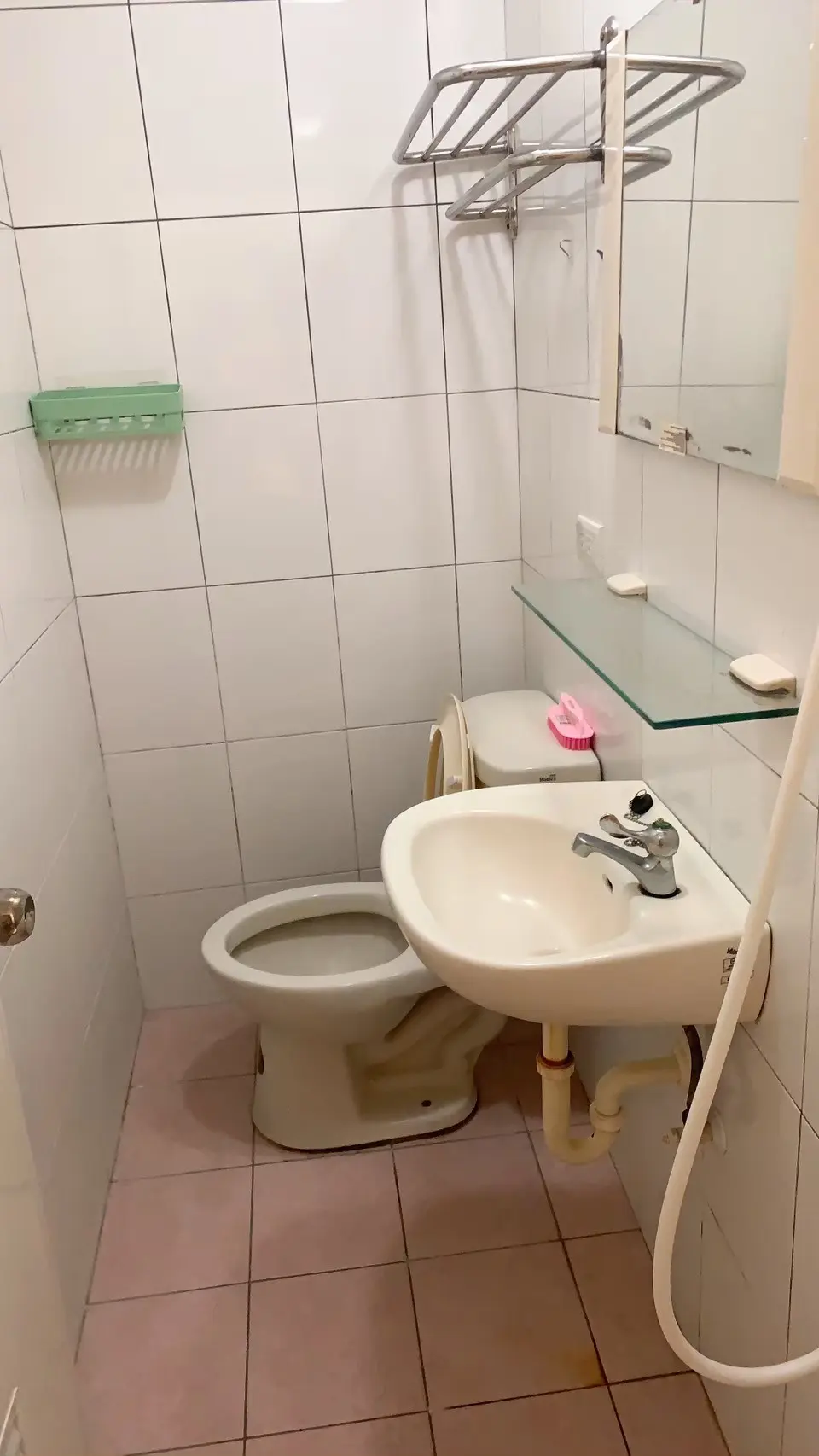 Room for rent in Wanhua District, Taipei City | NT$ 9 500 | 5 ping slide 2